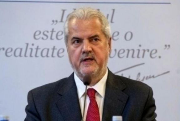 Indokolatlannak tartja Adrian Năstase állami kitüntetésének visszavonását