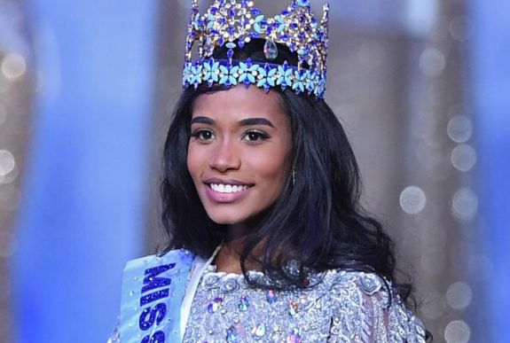 Jamaikai énekesnőt koronáztak meg a Miss World szépségversenyen