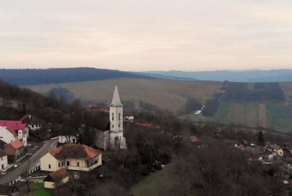 Kincsesládánk, Erdély: hadadi kastélyok, kettévált templom és bogdándi néprajzi kincsek között kalandoztunk