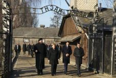 Mély szégyenérzetről beszélt Angela Merkel Auschwitzban 