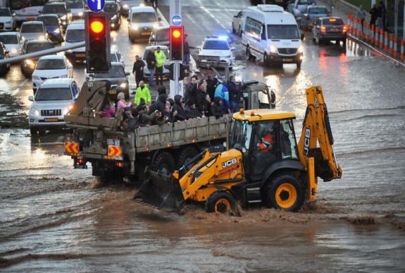 A rengeteg lezúduló eső utcákat öntött el Észak-Izraelben