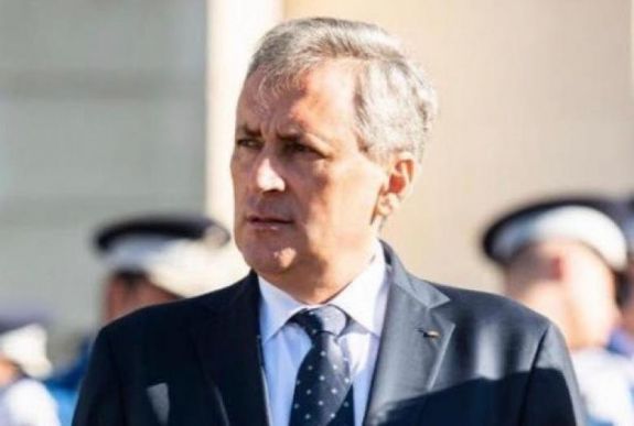 Miniszter: nemzetbiztonsági okokból titkosított a belügyi alkalmazottak fizetése