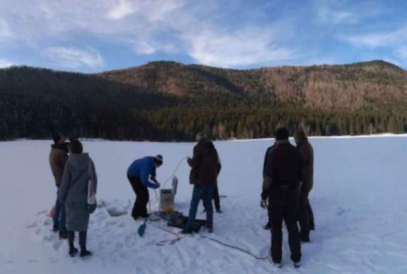 Veszélyben a Szent Anna-tó – összefogást sürgetnek