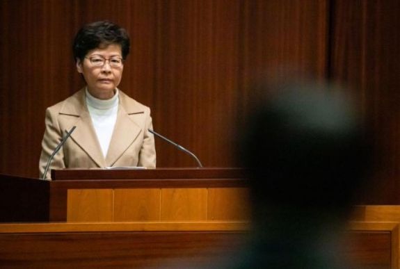 A hongkongi kormányzó szerint a terület megtarthatná különleges státuszát, ha megőrzi a jó viszonyt Pekinggel