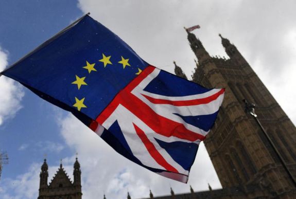 Nagy bulit rendez a brit kormány a kilépés napján