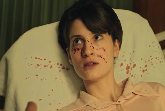 Drakulics elvtárs Erdélybe jön