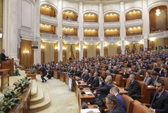 A USR eltörölné a különnyugdíjakat, az ALDE visszaküldené a szakbizottságnak a tervezetet