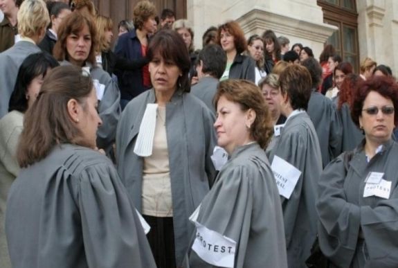 A CSM ismételten kérte a parlamenttől, hogy ne töröljék el a szolgálati nyugdíjakat