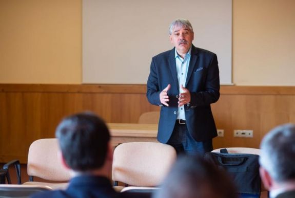 FRISSÍTVE – Benedek Zakariás az RMDSZ új képviselőházi frakcióvezetője