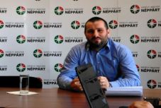 Eláll a perétől Soós Sándor, ha az EMNP leváltja a párt éléről Csomortányi Isvánt