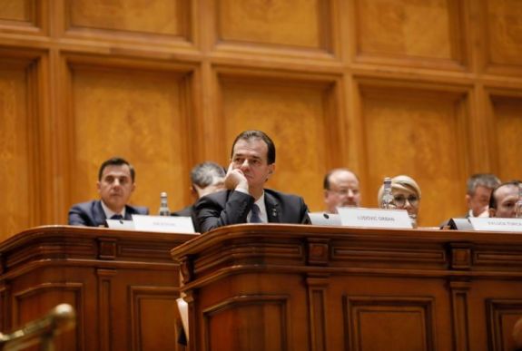 Az Orban-kormányról szavaz a parlament: megnyílhat az út az előre hozott választásokhoz (percről percre)