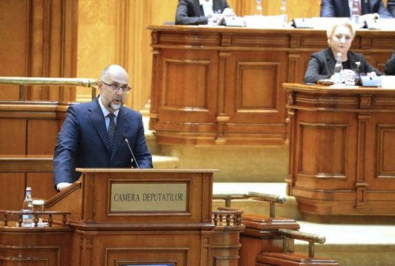 Kelemen Hunor a bizalmatlansági indítvány vitáján: a kormány megszegi az alkotmányt