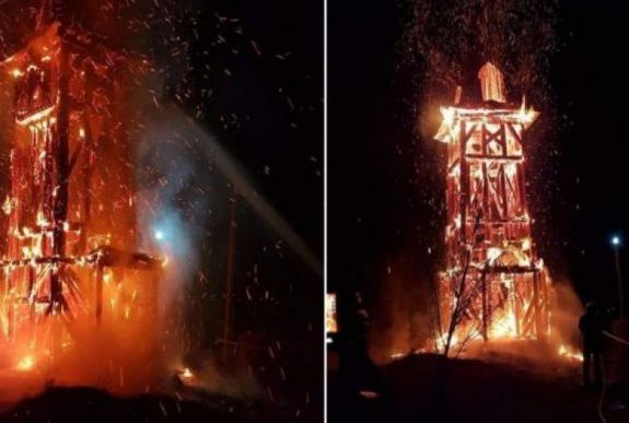 Gyújtogatásra gyanakszanak: leégett Héderfája református templomának haranglábja