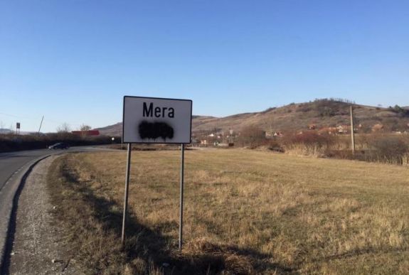 Ezúttal Kalotaszegen szúrta valakinek a szemét a magyar helységnévtábla