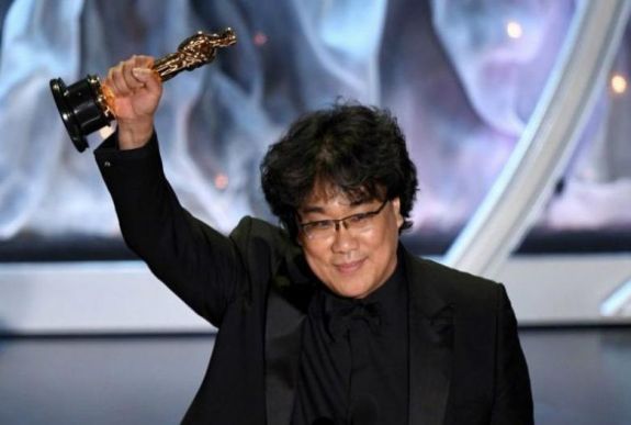 Történelmi sikert aratott a dél-koreai Élősködők az Oscar-gálán, magyar származású filmes is nyert