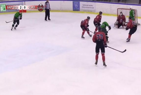 Nemzetközi egyetemista jégkorongtornát rendeztek Csíkkarcfalván