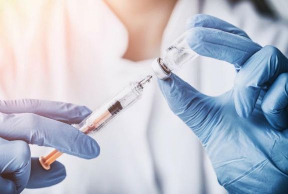 Pár hónapon belül embereken is tesztelik a koronavírus védőoltását