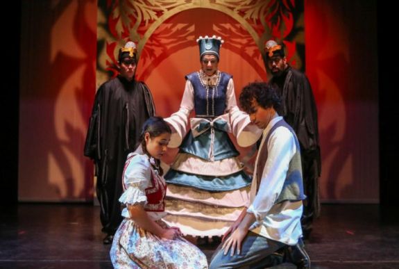 Erdélyiesített Andersen-klasszikussal vendégszerepel a székelyudvarhelyi társulat Csíkszeredában