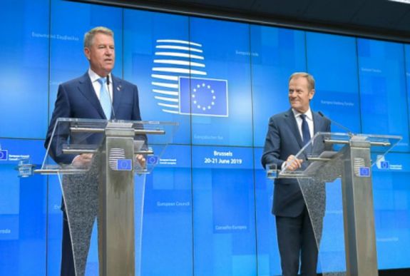 Donald Tuskot, az Európai Tanács volt elnökét tüntette ki Johannis