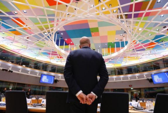 EU-csúcs: kereszttűzbe kerültek a „takarékos négyek”