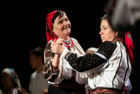 Bállal ünnepelték a csángók hagyományait Budapesten