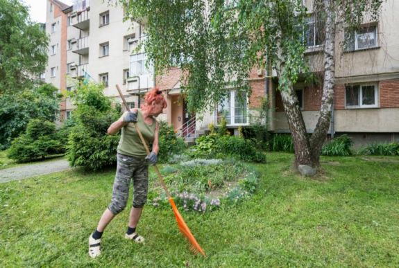 Sepsiszentgyörgy készül a tavaszra: lakónegyedi zöldövezetek szépítését tervezik