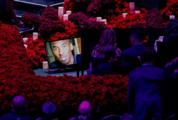 Több tízezren tisztelegtek Kobe Bryant emléke előtt Los Angelesben