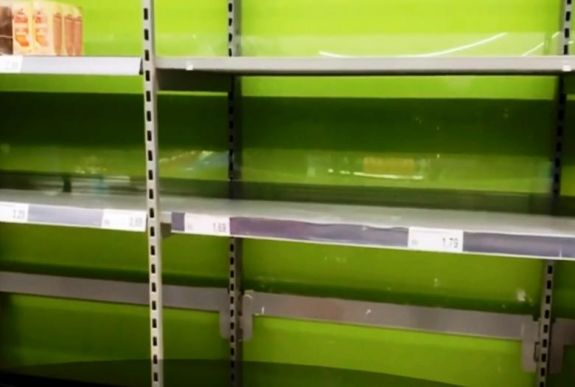 Eszeveszett vásárlásba kezdtek az emberek a koronavírus miatt