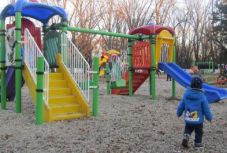 Hirtelen rosszul lett, mielőtt meghalt a kislány a fogarasi játszótéren