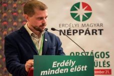 A ditrói események kapcsán tett diszkriminatív nyilatkozatai miatt feljelentették Băsescut