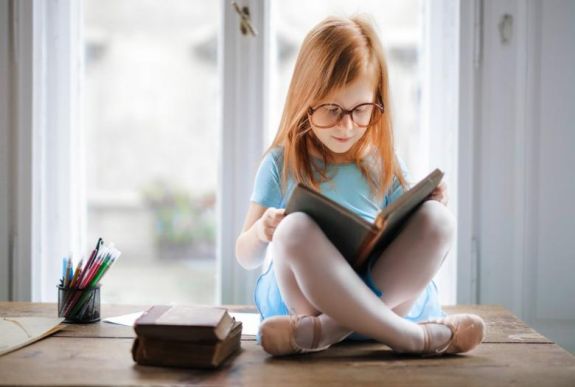 Jobban teljesítenek az iskolában a naponta könyvet olvasó gyerekek 