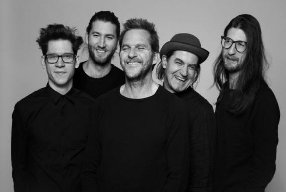 Szinte húsz év után feloszlik a Kistehén zenekar