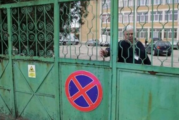 Pár napra bezárják a temesvári iskolát, ahol a két koronavírussal fertőzött fiatal tanul