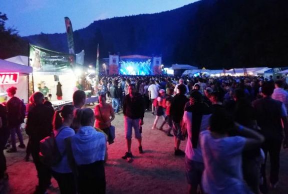 Be akarták szervezni a rendőrök Tusványoson, retteg az alvilágtól egy csíkszeredai fiatal