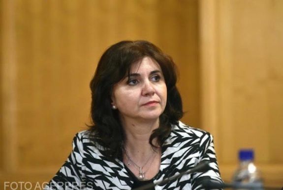 Az ügyvivő tanügyminiszter arra kéri a diákokat, menjenek hétfőn iskolába