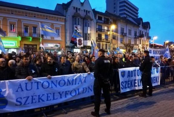 FRISSÍTVE - Lemondták a koronavírus veszélye miatt a székely szabadság napi felvonulást