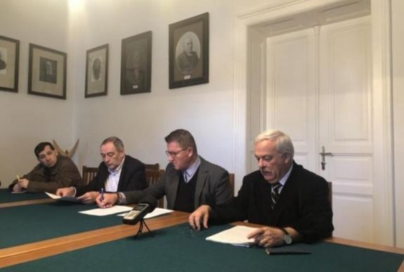 Elhalasztanák a konfirmációt, szabadtéri misét és otthoni imádkozást javasolnak az egyházi vezetők