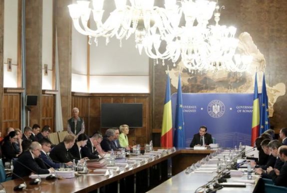 BRÉKING: Házi karanténba kerül a teljes román kormány