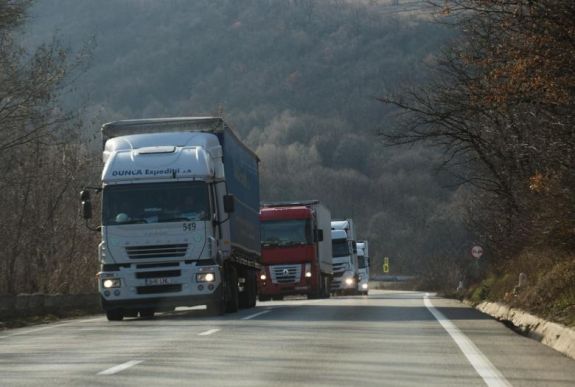 Több száz romániai kamion vesztegel az olasz és a szlovén határon