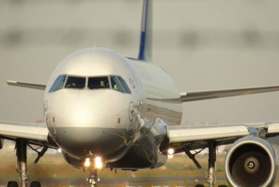 Tudta, hogy fertőzött, mégis felült a bukaresti járatra egy román állampolgár