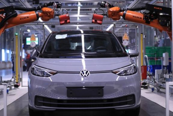 Leállítja európai gyárainak többségét a Volkswagen-csoport