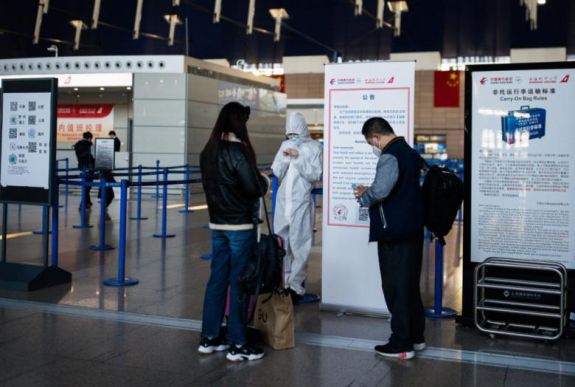 Lassan kezd újra beindulni az élet a koronavírus-járvány kínai gócpontjában