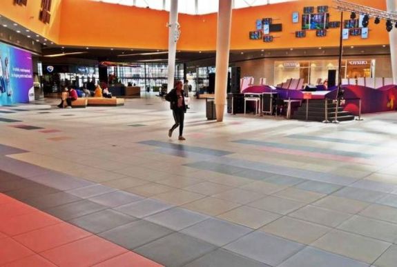 Bezárnak az üzletek a bevásárlóközpontokban is
