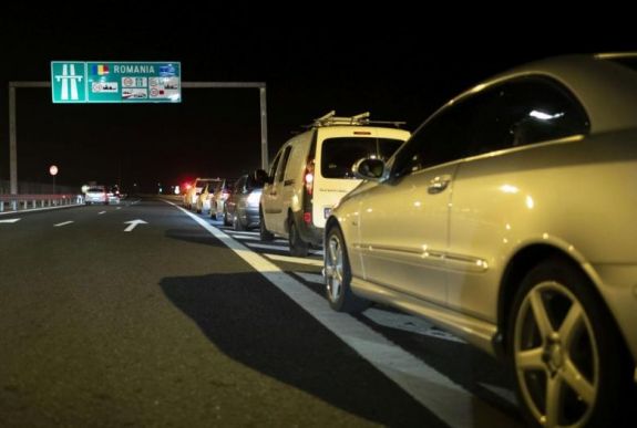 Több mint 12 ezren tértek haza a nagylaki határátkelőn