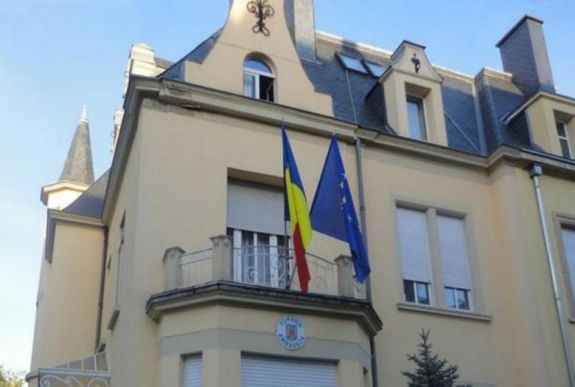 Román diplomatát diagnosztizáltak koronavírussal, bezár a nagykövetség