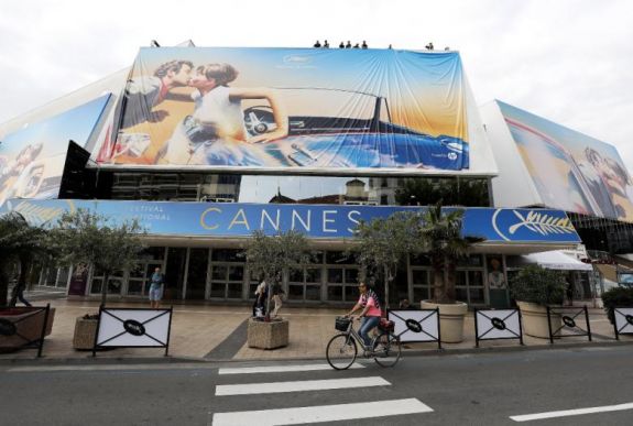 Hajléktalanokat helyeznek el a cannes-i fesztiválpalotában