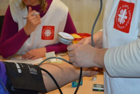 A szükségállapot alatt is ellátja az időseket, rászorulókat a nagyváradi Caritas Catolica