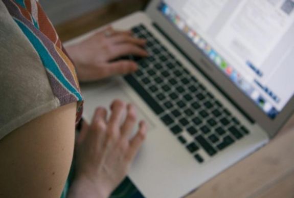 Szükségállapot: telefonos és e-mailes ügyintézésre áll át Bihar megye