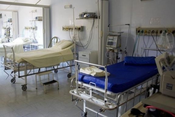 Kiürítik keddtől a kórházakat, csak a súlyos betegek maradhatnak