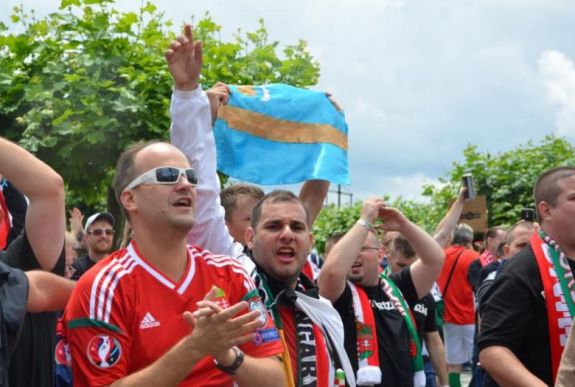 Élő közvetítések hiányában „régi idők fociját” tűzte műsorra az M4